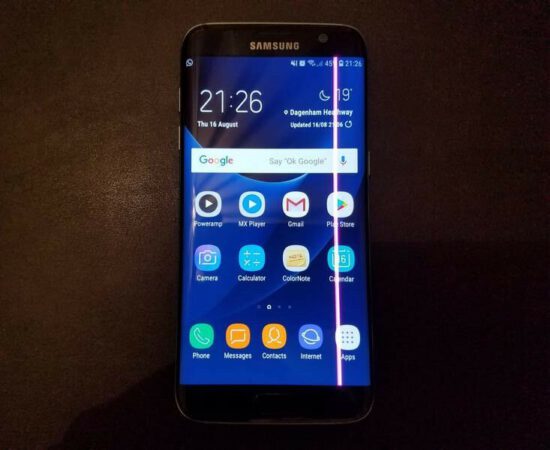 خط صورتی در ال سی دی سامسونگ Galaxy S7 Edge